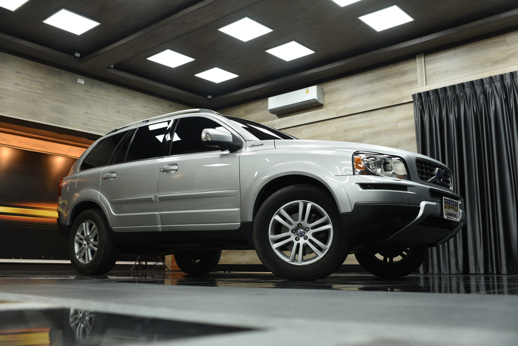 VOLVO XC90 D5 R-DESIGN 4WD | SUV หรูจากสวีเดน คันเดียวที่ตอบโจทย์ครอบครัวสายพรีเมียม ดีไซน์สปอร์ต