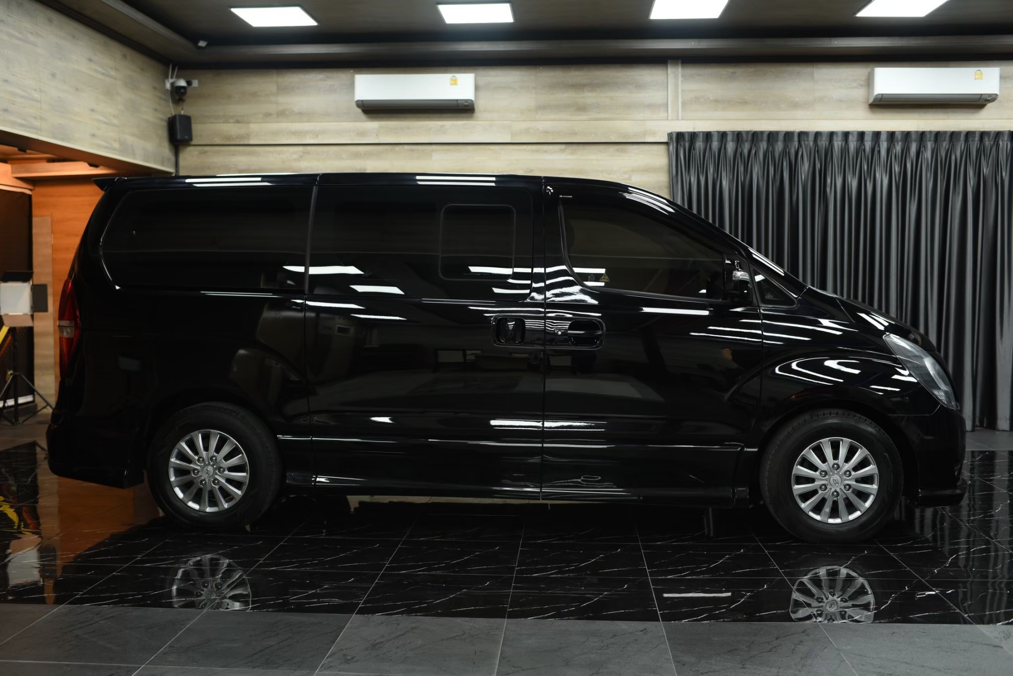 2017Hyundai H-1 2.5 DELUXE