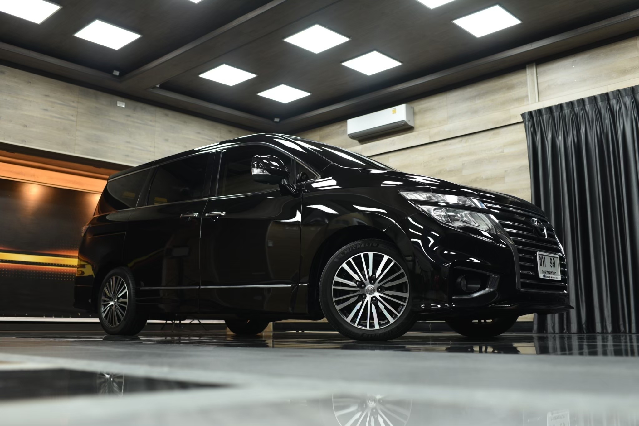 Nissan Elgrand 2.5 Highway Star