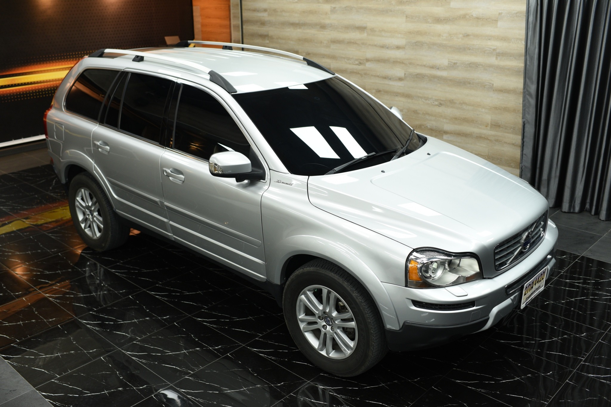 VOLVO XC90 D5 R-DESIGN 4WD | SUV หรูจากสวีเดน คันเดียวที่ตอบโจทย์ครอบครัวสายพรีเมียม ดีไซน์สปอร์ต