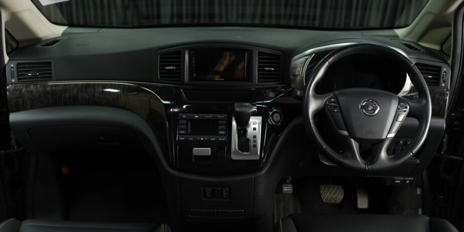 Nissan Elgrand 2.5 Highway Star