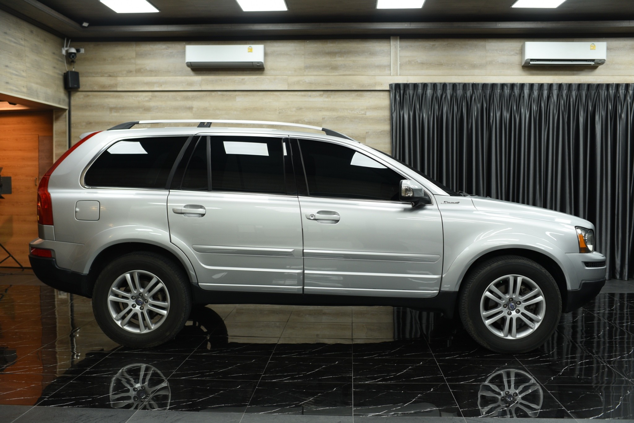 VOLVO XC90 D5 R-DESIGN 4WD | SUV หรูจากสวีเดน คันเดียวที่ตอบโจทย์ครอบครัวสายพรีเมียม ดีไซน์สปอร์ต
