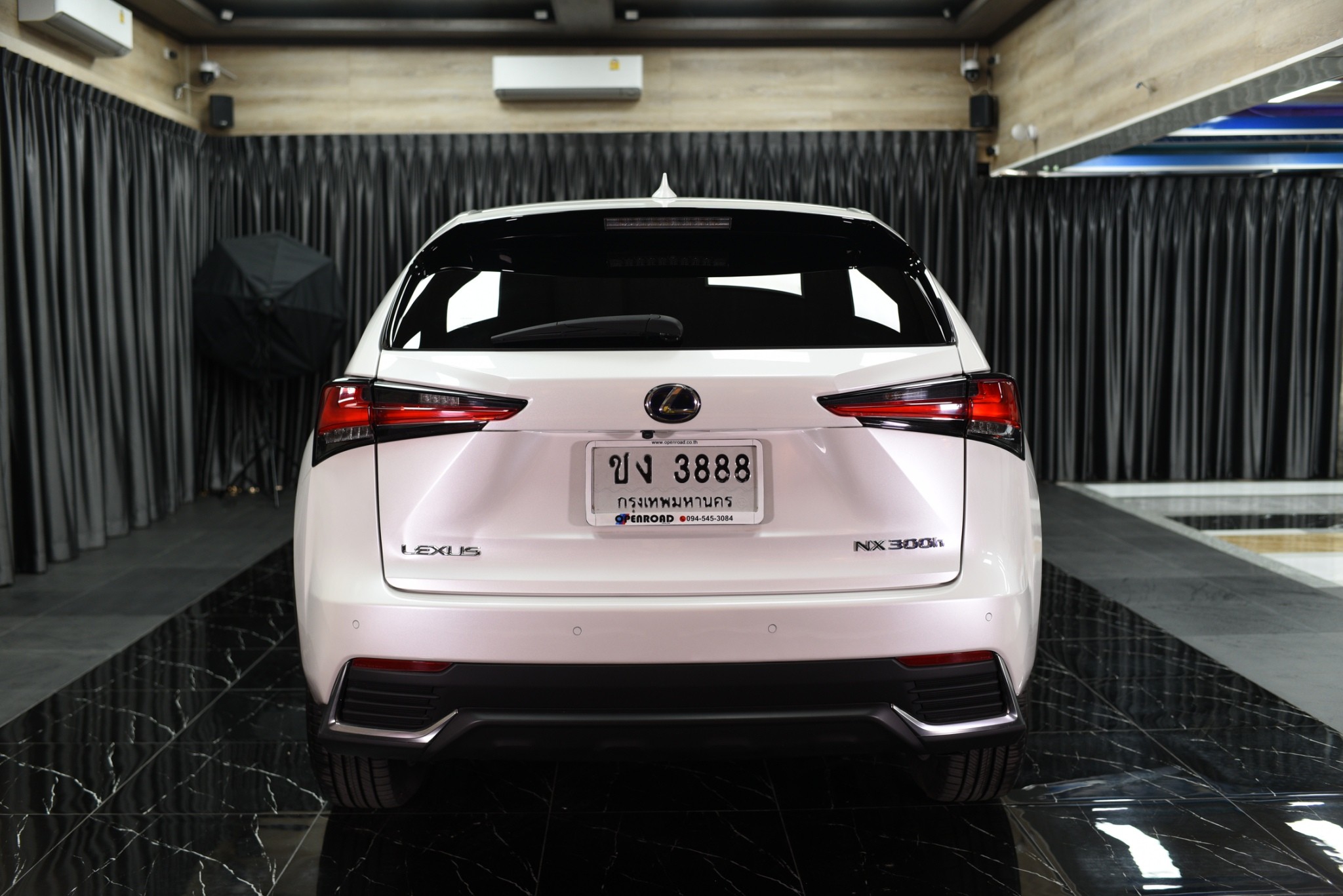 Lexus NX300H grand luxury