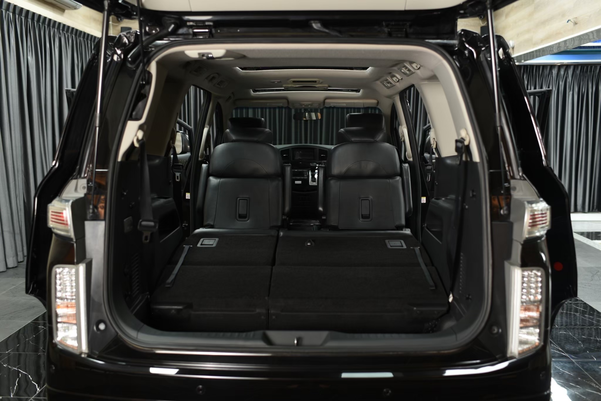Nissan Elgrand 2.5 Highway Star