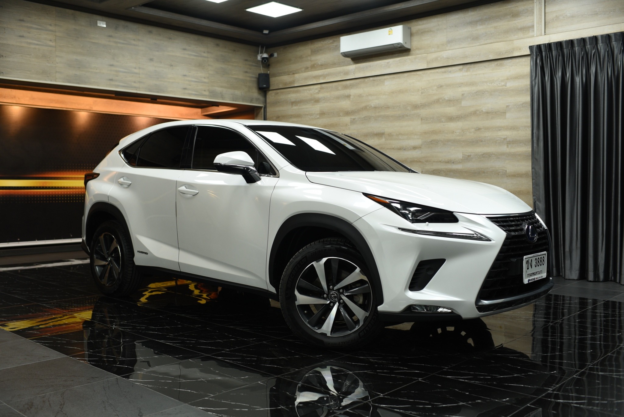 Lexus NX300H grand luxury