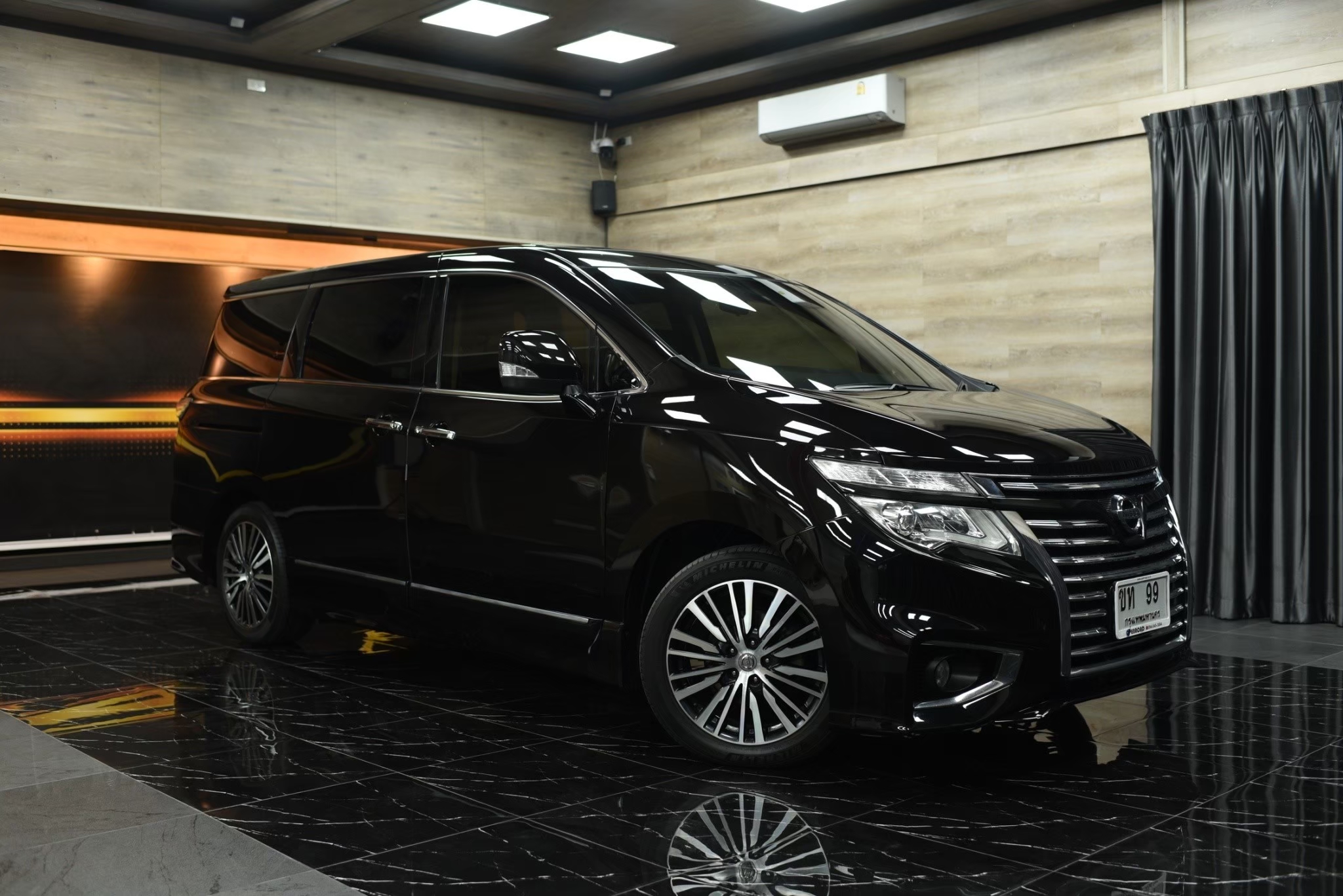 Nissan Elgrand 2.5 Highway Star