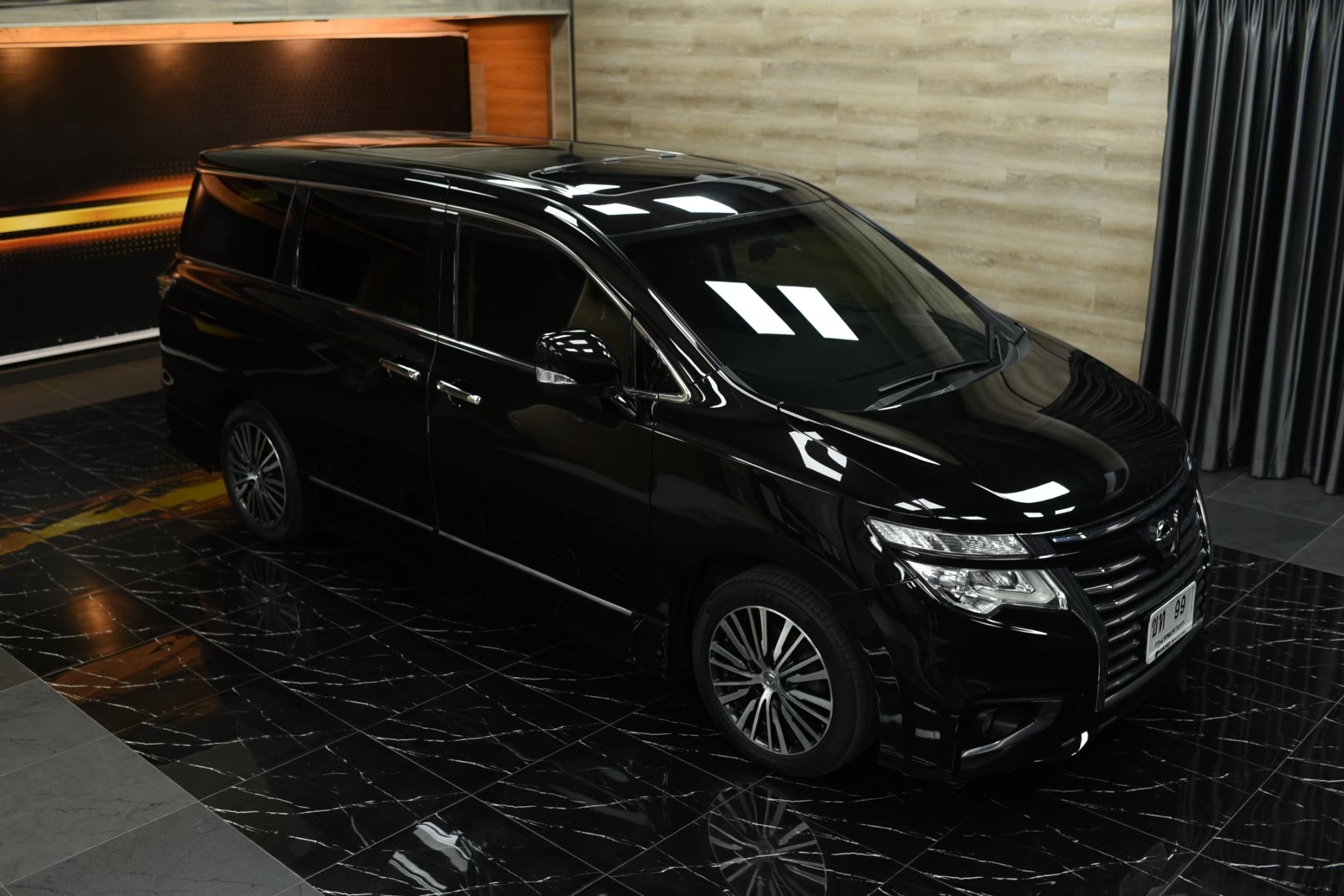 Nissan Elgrand 2.5 Highway Star