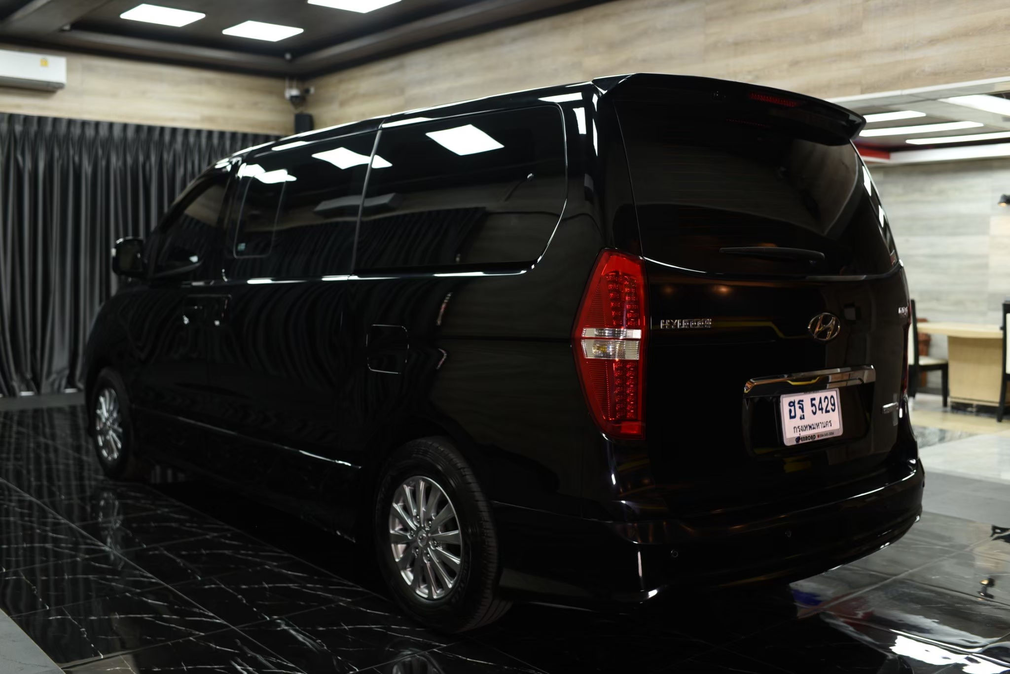 2017Hyundai H-1 2.5 DELUXE