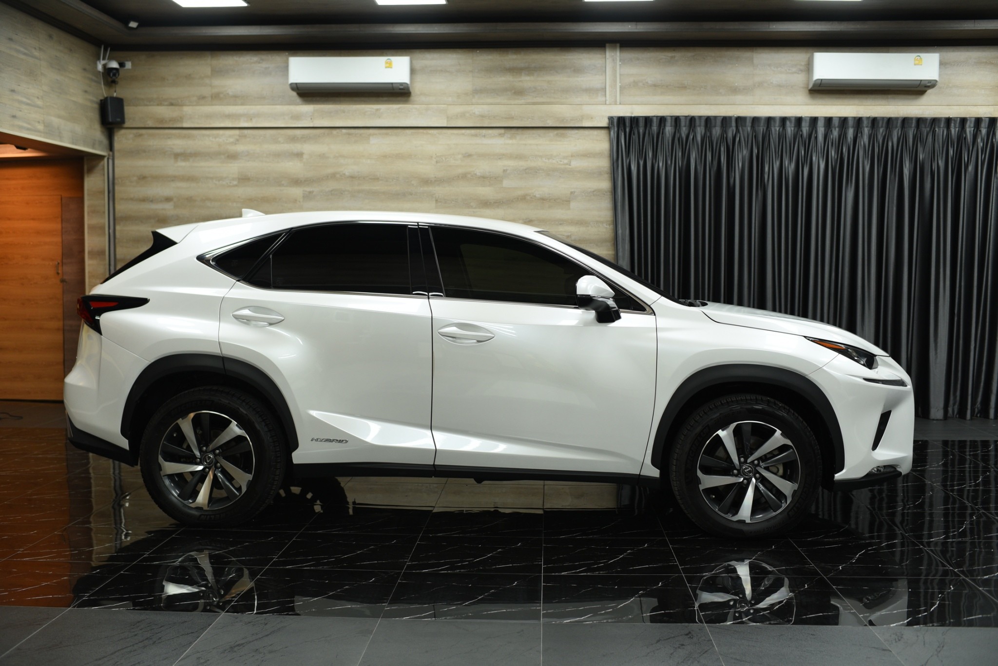 Lexus NX300H grand luxury