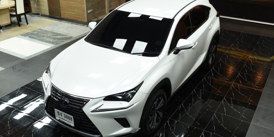 Lexus NX300H grand luxury