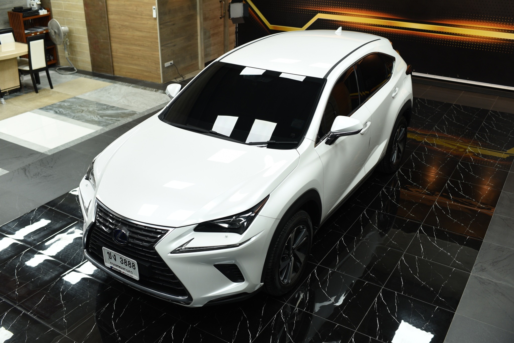 Lexus NX300H grand luxury