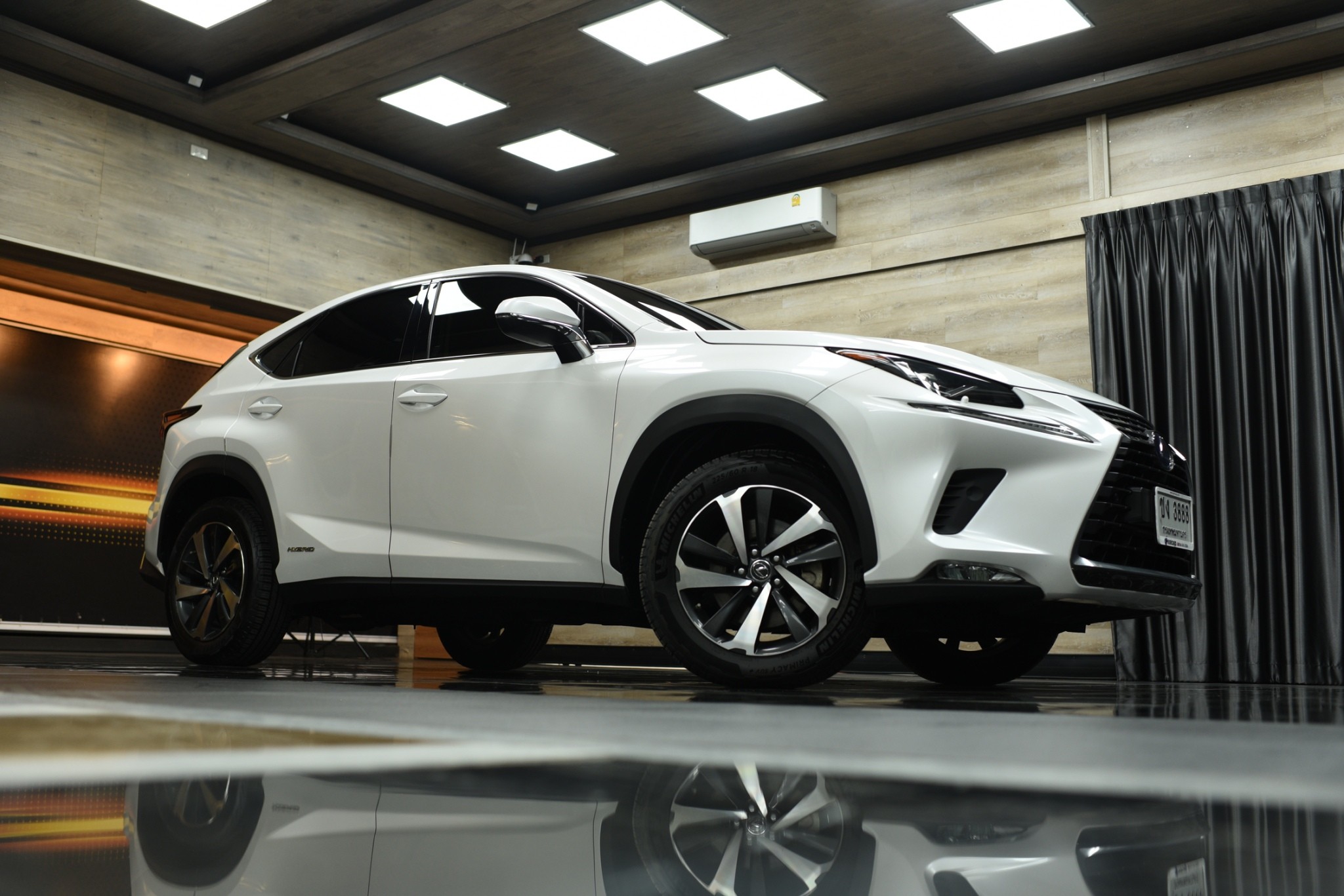 Lexus NX300H grand luxury