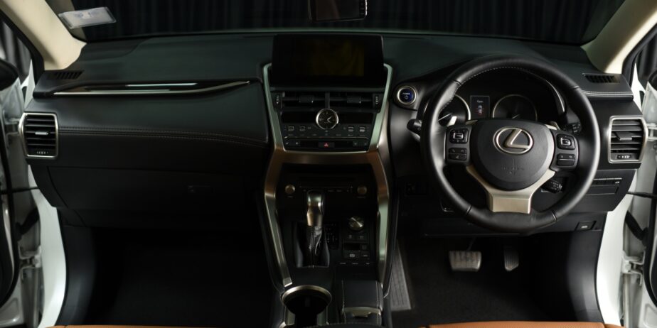 Lexus NX300H grand luxury