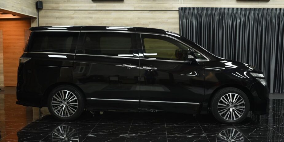 Nissan Elgrand 2.5 Highway Star