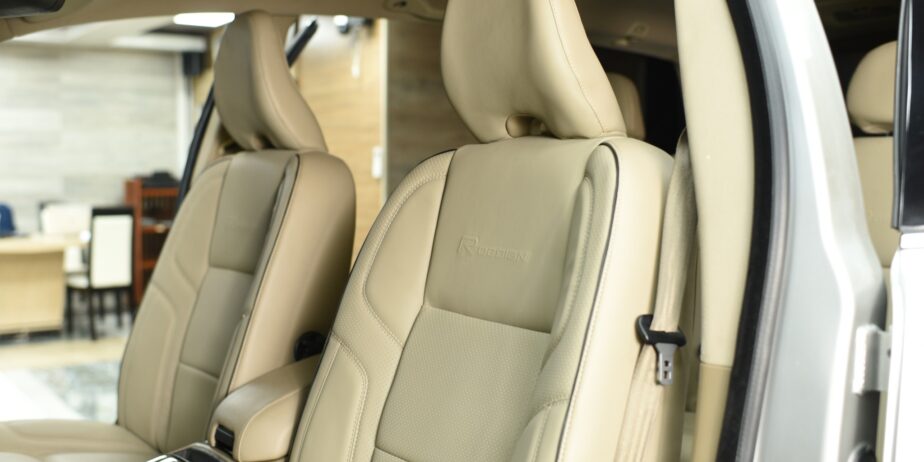 VOLVO XC90 D5 R-DESIGN 4WD | SUV หรูจากสวีเดน คันเดียวที่ตอบโจทย์ครอบครัวสายพรีเมียม ดีไซน์สปอร์ต