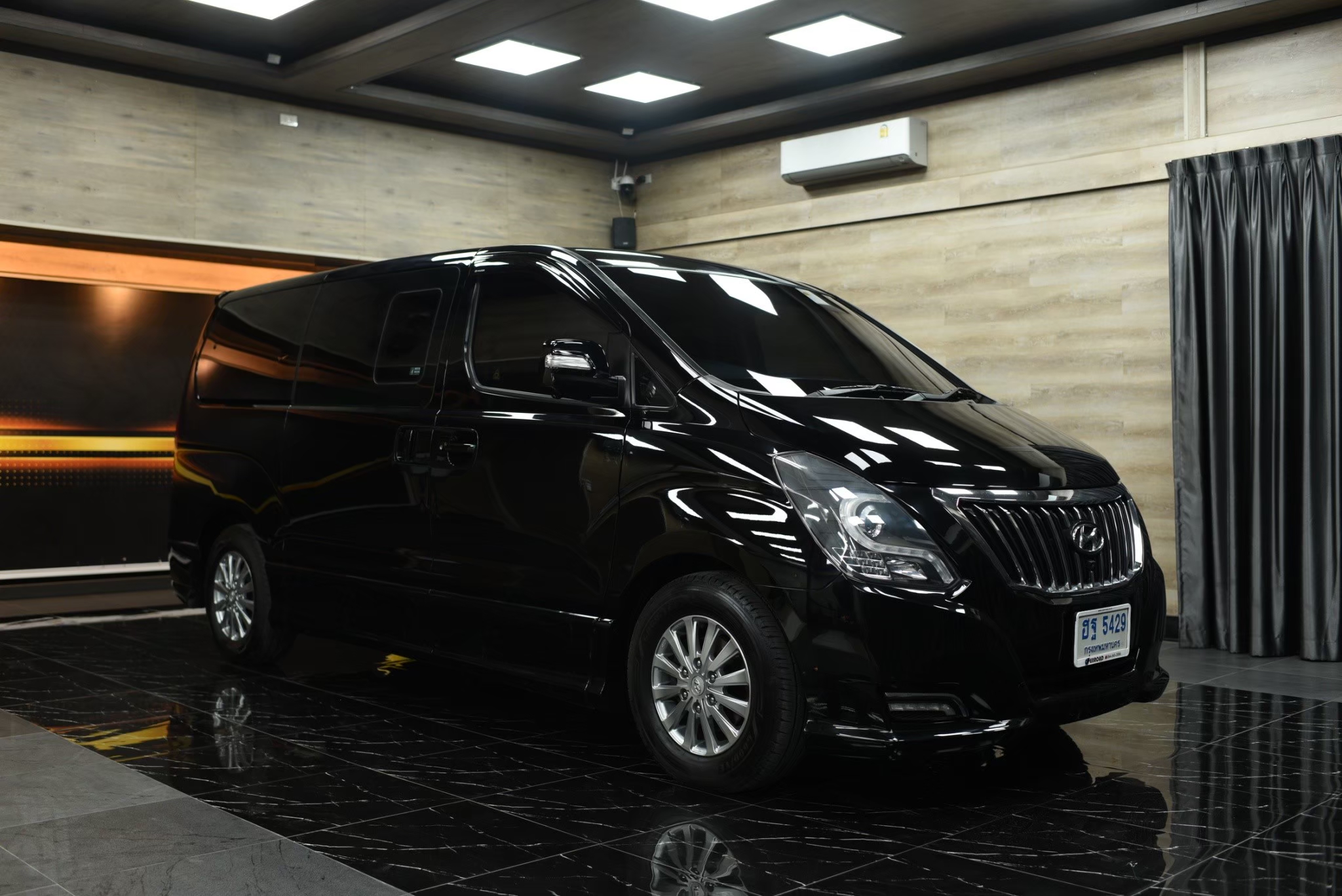 2017Hyundai H-1 2.5 DELUXE