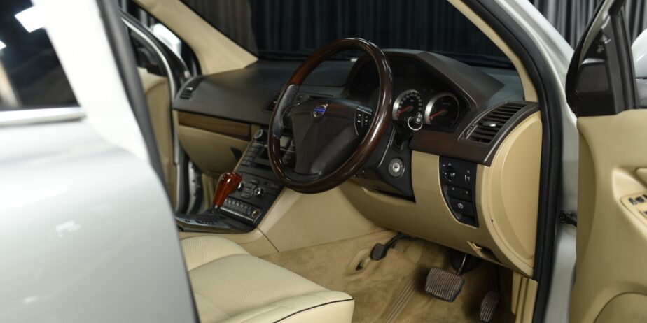 VOLVO XC90 D5 R-DESIGN 4WD | SUV หรูจากสวีเดน คันเดียวที่ตอบโจทย์ครอบครัวสายพรีเมียม ดีไซน์สปอร์ต