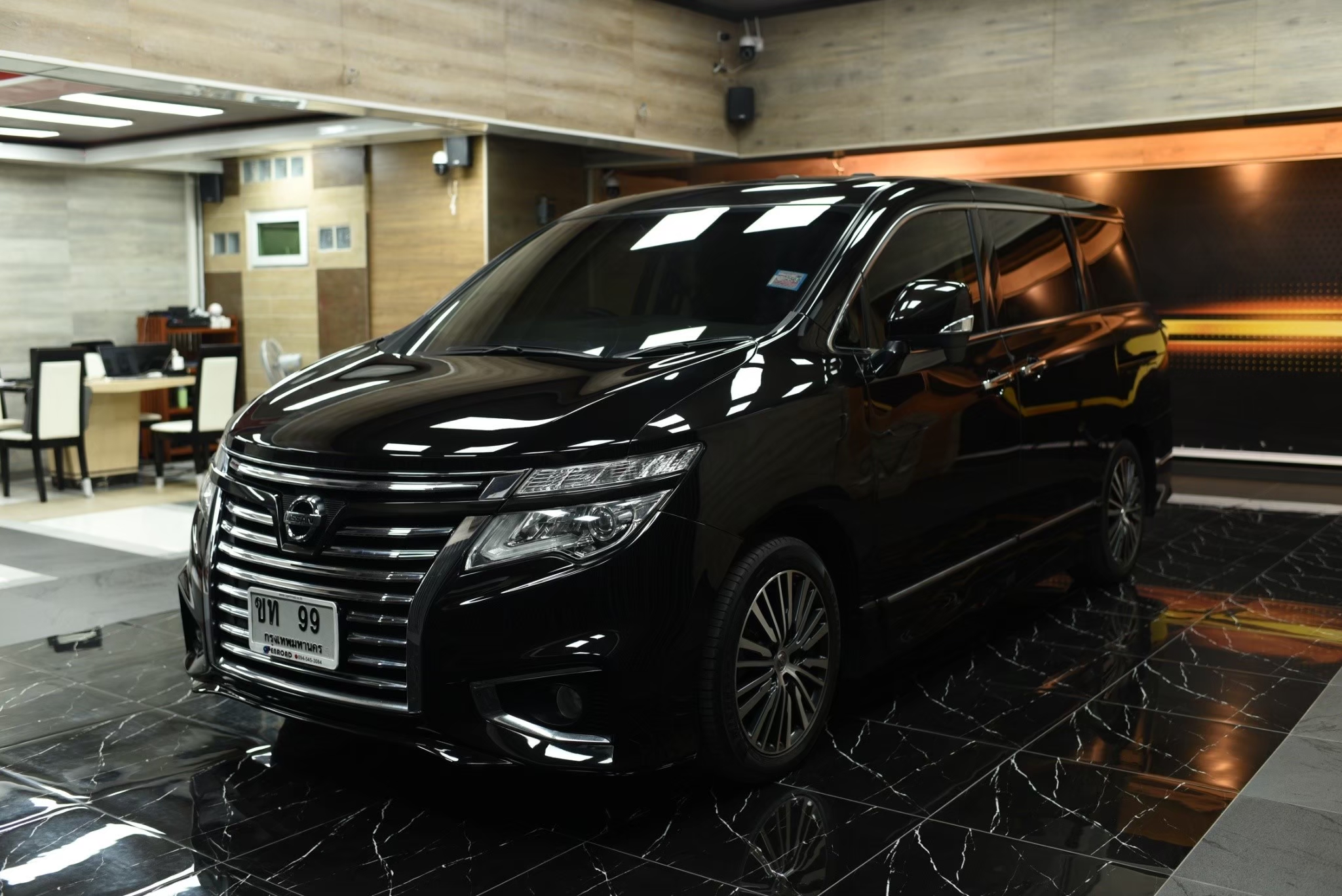Nissan Elgrand 2.5 Highway Star