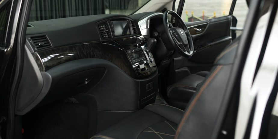 Nissan Elgrand 2.5 Highway Star