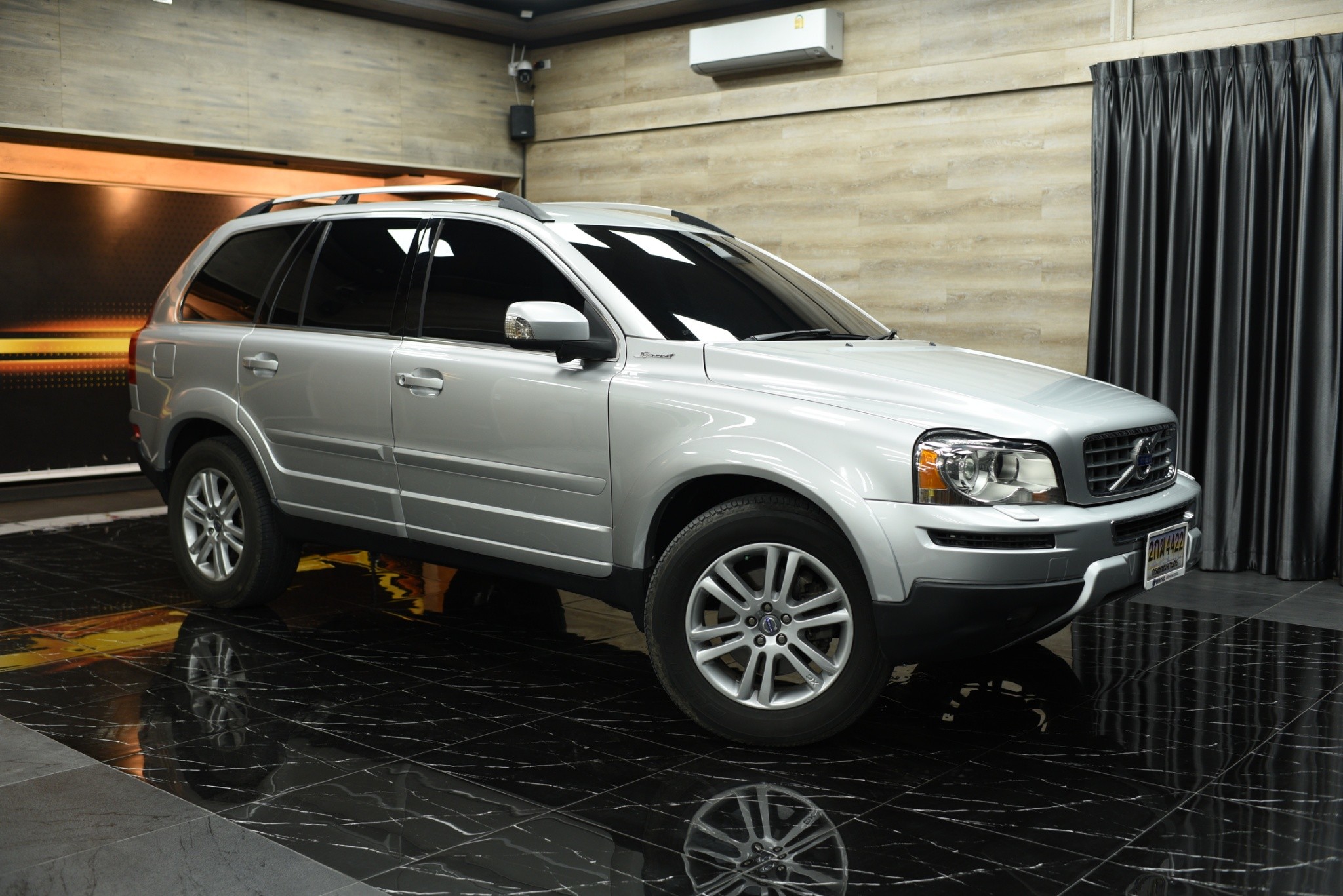 VOLVO XC90 D5 R-DESIGN 4WD | SUV หรูจากสวีเดน คันเดียวที่ตอบโจทย์ครอบครัวสายพรีเมียม ดีไซน์สปอร์ต
