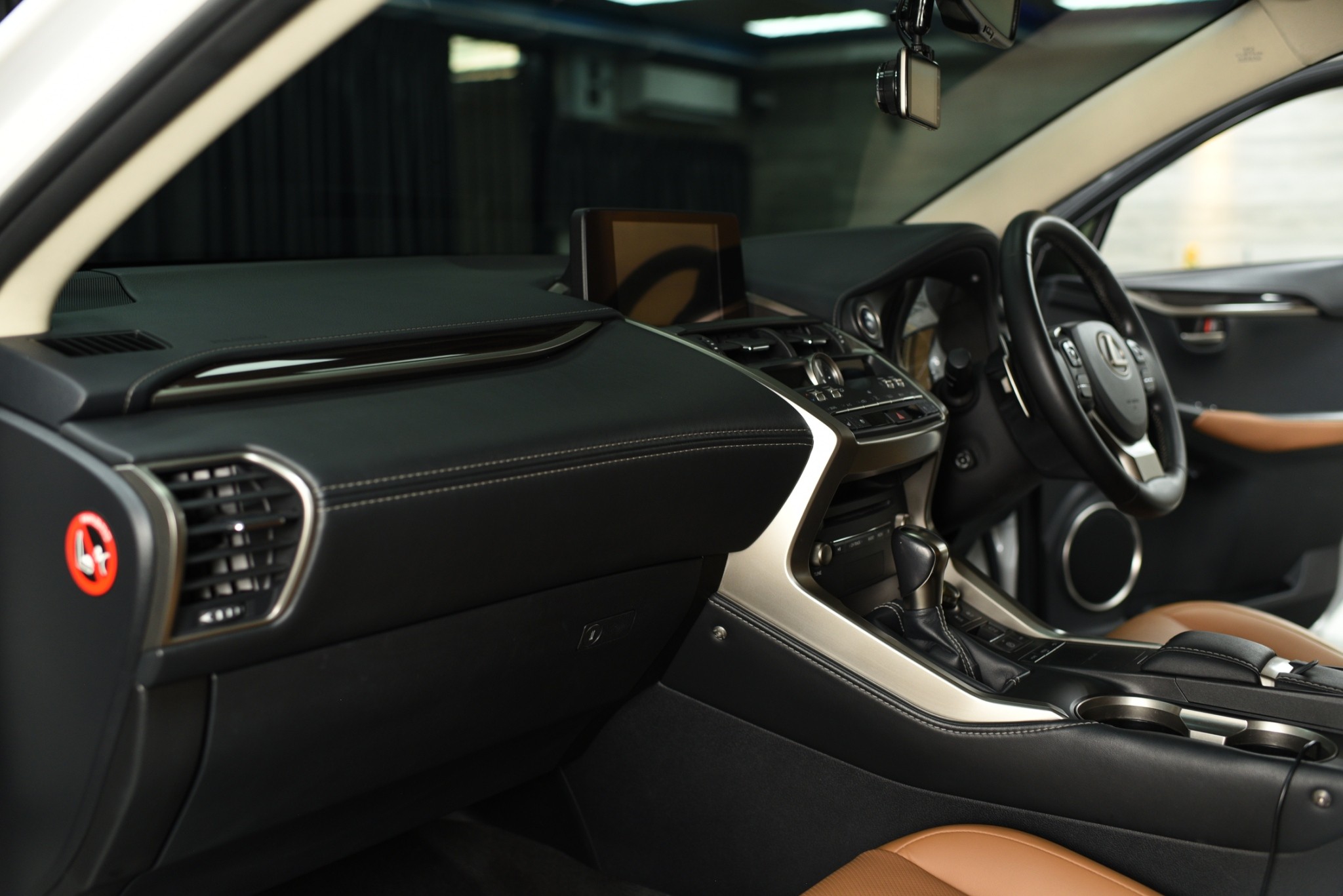 Lexus NX300H grand luxury