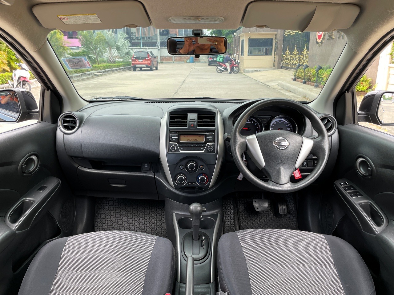 NISSAN ALMERA 1.2 E (MNC) ปี 2018 เกียร์ AUTO สภาพนางฟ้า(UB)