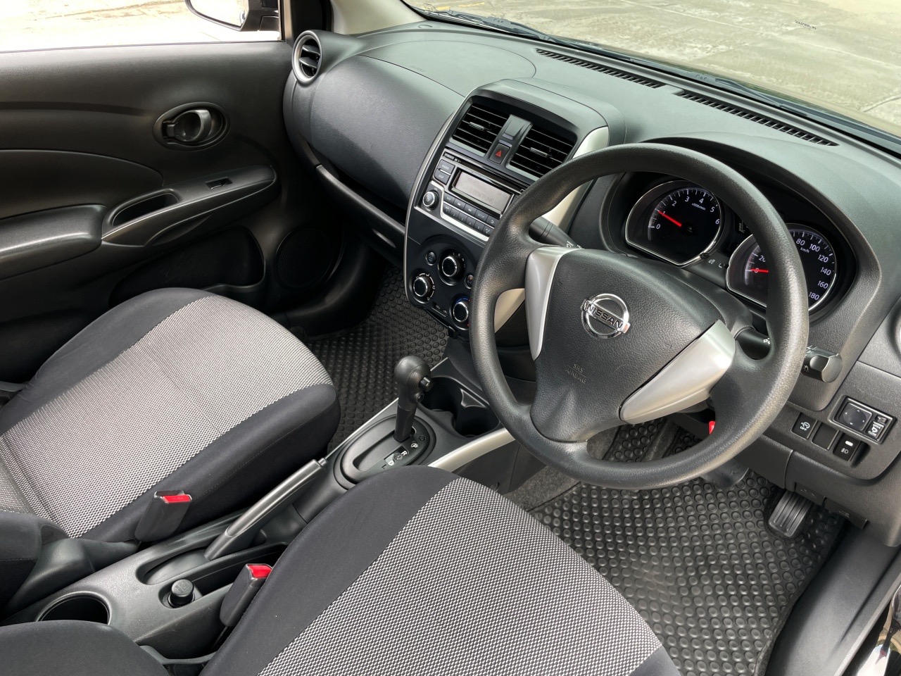 NISSAN ALMERA 1.2 E (MNC) ปี 2018 เกียร์ AUTO สภาพนางฟ้า(UB)