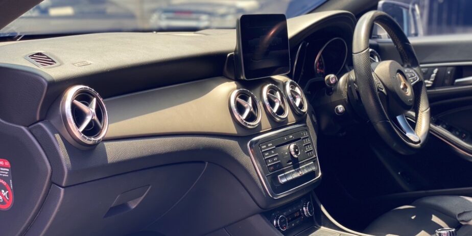 Mercedes-Benz CLA200 Urban Facelift ปี2017 เลขไมล์ 88,xxx km.(UA