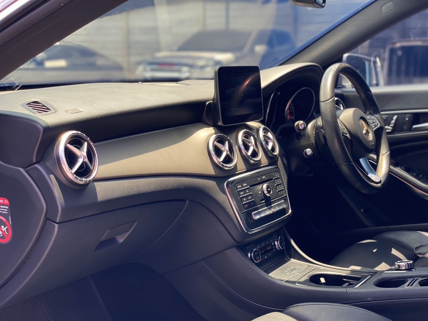 Mercedes-Benz CLA200 Urban Facelift ปี2017 เลขไมล์ 88,xxx km.(UA