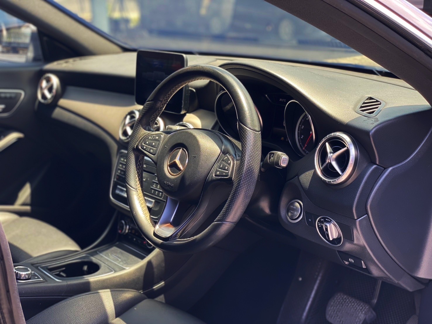 Mercedes-Benz CLA200 Urban Facelift ปี2017 เลขไมล์ 88,xxx km.(UA