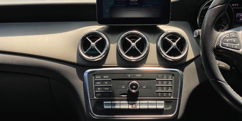 Mercedes-Benz CLA200 Urban Facelift ปี2017 เลขไมล์ 88,xxx km.(UA