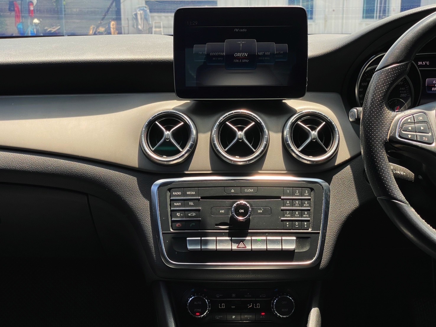 Mercedes-Benz CLA200 Urban Facelift ปี2017 เลขไมล์ 88,xxx km.(UA