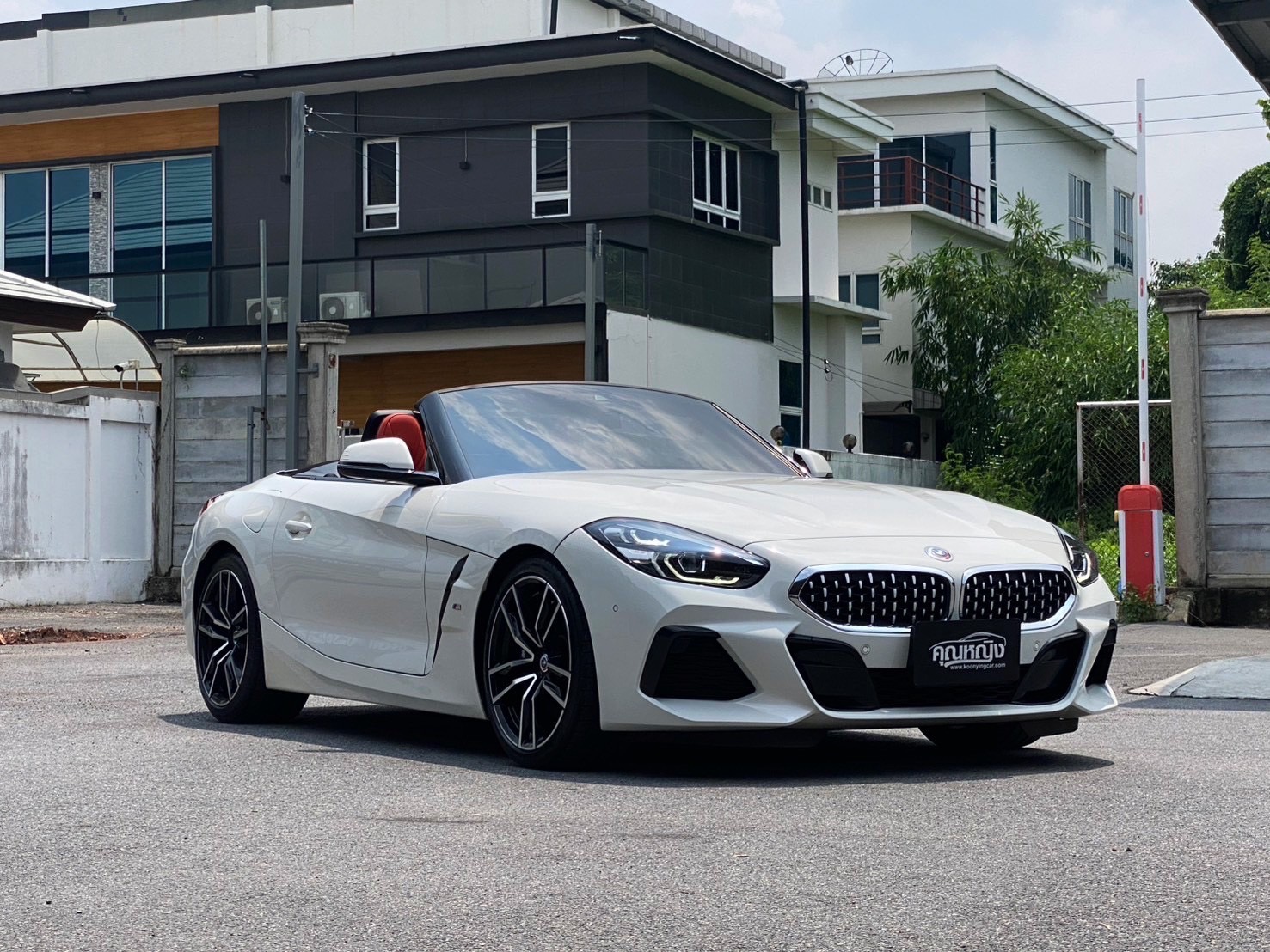 BMW Z4 sDrive30i M Sport ปี 2022 สปอร์ตเปิดประทุนสุดหรู วิ่งน้อย คันเดียวในตลาด ราคาเพียง 2,550,000 บาท | เลขไมล์เพียง 40,xxx กม. | รถแท้จาก BMW Thailand