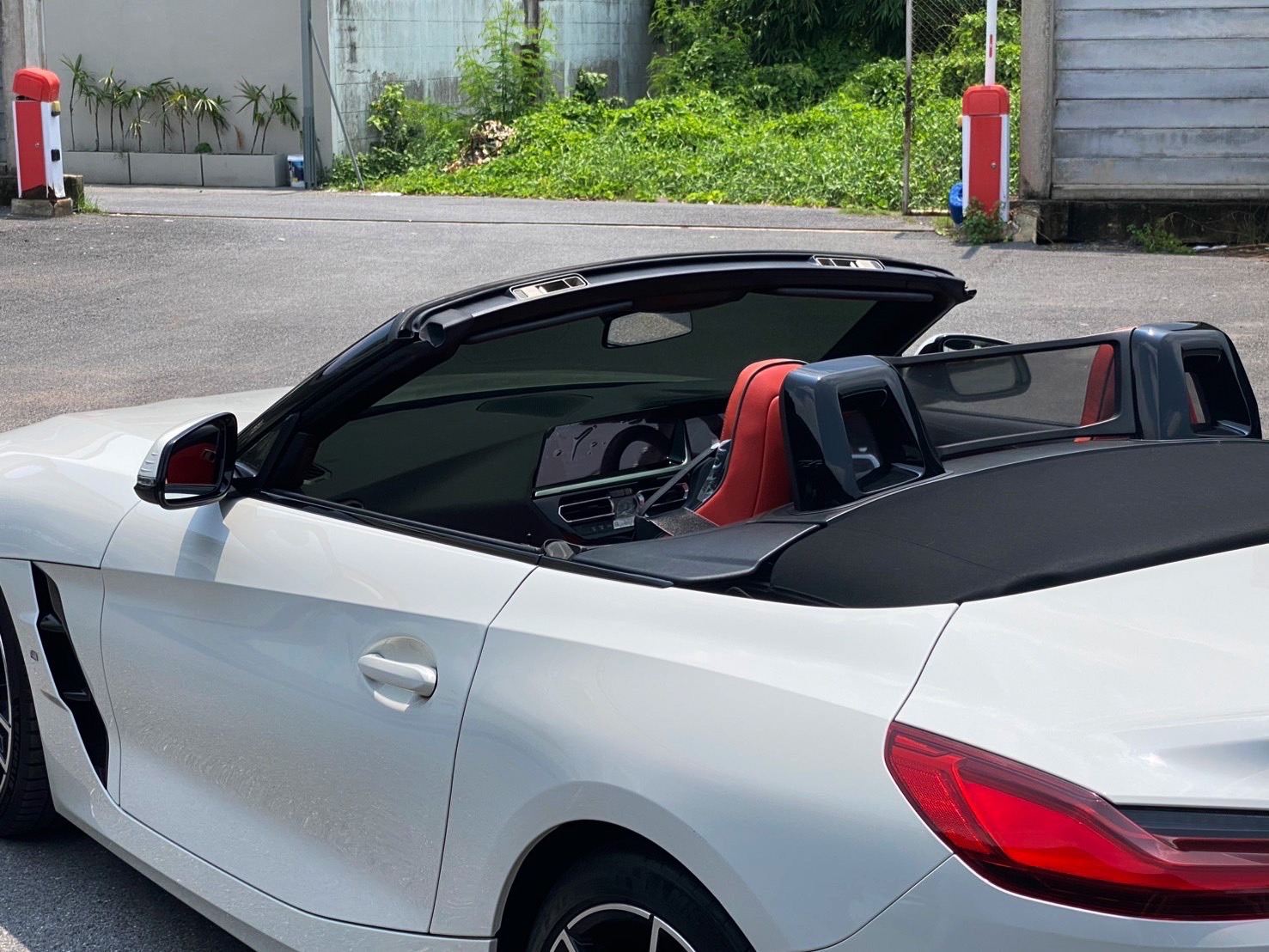 BMW Z4 sDrive30i M Sport ปี 2022 สปอร์ตเปิดประทุนสุดหรู วิ่งน้อย คันเดียวในตลาด ราคาเพียง 2,550,000 บาท | เลขไมล์เพียง 40,xxx กม. | รถแท้จาก BMW Thailand