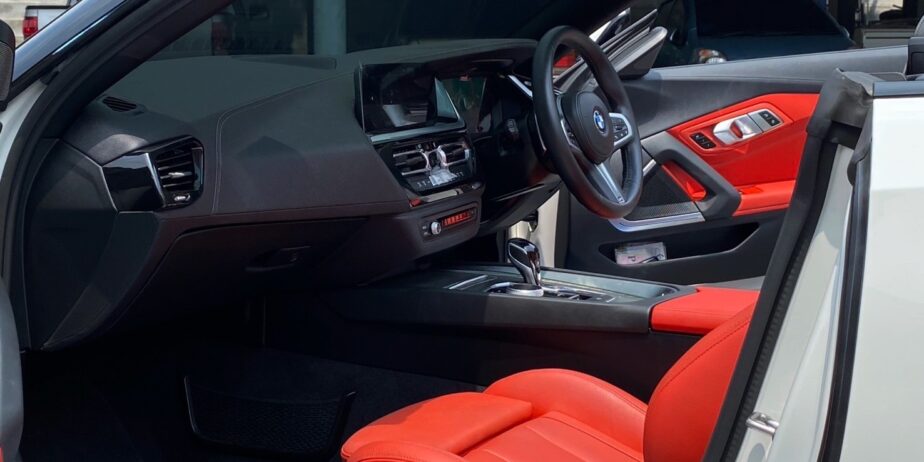BMW Z4 sDrive30i M Sport ปี 2022 สปอร์ตเปิดประทุนสุดหรู วิ่งน้อย คันเดียวในตลาด ราคาเพียง 2,550,000 บาท | เลขไมล์เพียง 40,xxx กม. | รถแท้จาก BMW Thailand