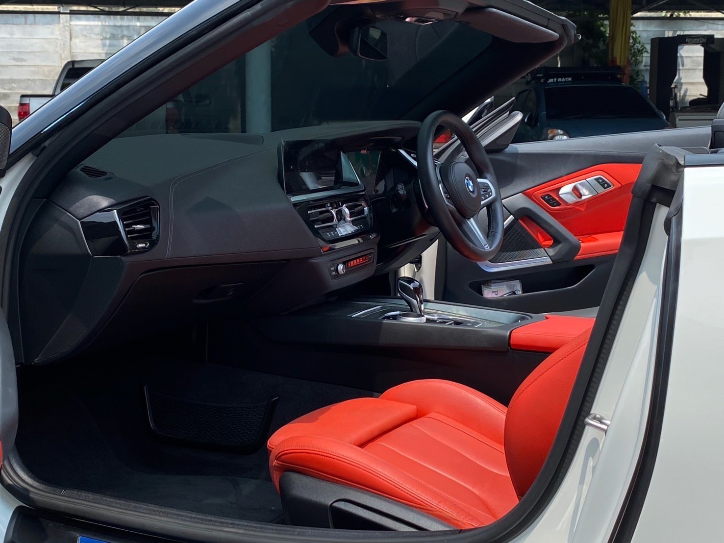 BMW Z4 sDrive30i M Sport ปี 2022 สปอร์ตเปิดประทุนสุดหรู วิ่งน้อย คันเดียวในตลาด ราคาเพียง 2,550,000 บาท | เลขไมล์เพียง 40,xxx กม. | รถแท้จาก BMW Thailand