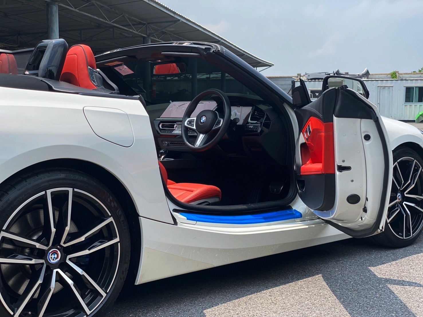 BMW Z4 sDrive30i M Sport ปี 2022 สปอร์ตเปิดประทุนสุดหรู วิ่งน้อย คันเดียวในตลาด ราคาเพียง 2,550,000 บาท | เลขไมล์เพียง 40,xxx กม. | รถแท้จาก BMW Thailand