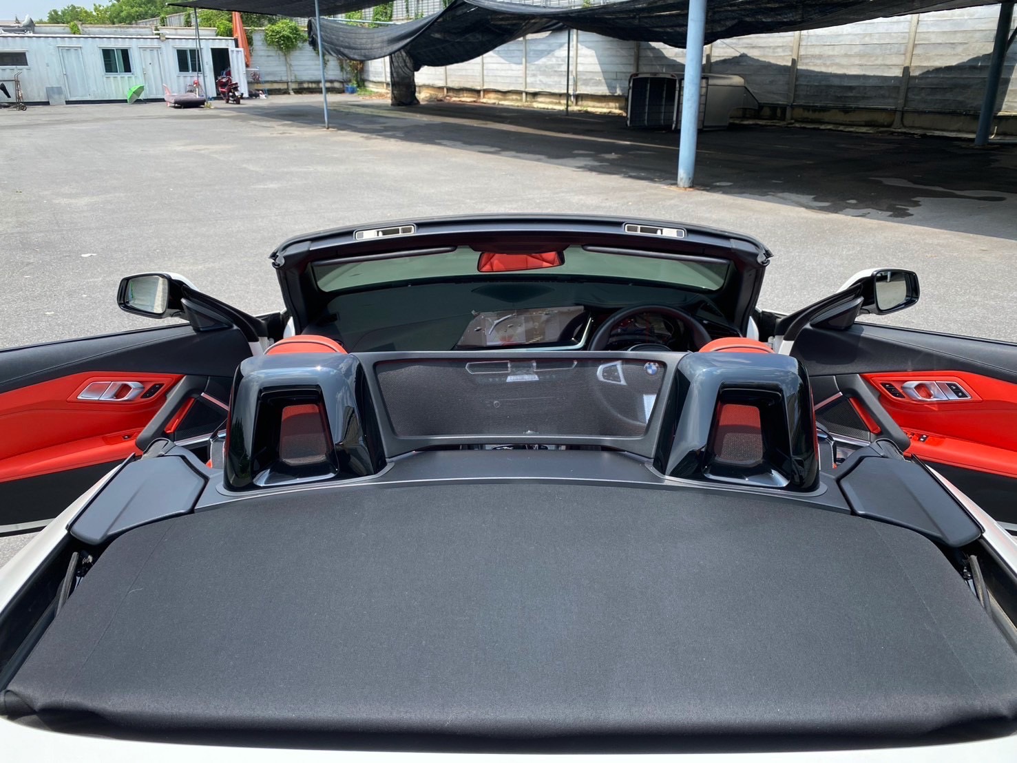 BMW Z4 sDrive30i M Sport ปี 2022 สปอร์ตเปิดประทุนสุดหรู วิ่งน้อย คันเดียวในตลาด ราคาเพียง 2,550,000 บาท | เลขไมล์เพียง 40,xxx กม. | รถแท้จาก BMW Thailand