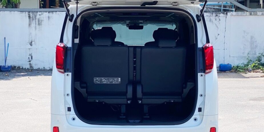 Toyota Alphard 2.5 SC Package ปี 2023 มือสอง วิ่งน้อย สภาพป้ายแดง ไมล์แท้เพียง 55,xxx กม.