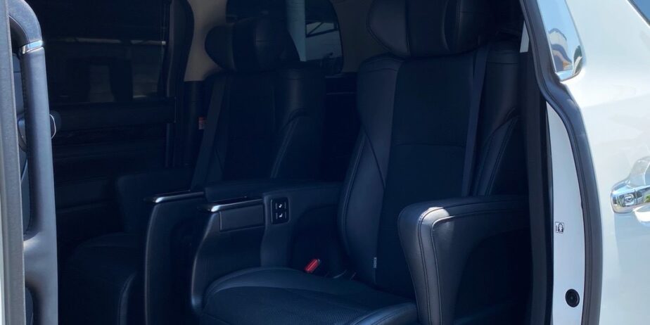 Toyota Alphard 2.5 SC Package ปี 2023 มือสอง วิ่งน้อย สภาพป้ายแดง ไมล์แท้เพียง 55,xxx กม.