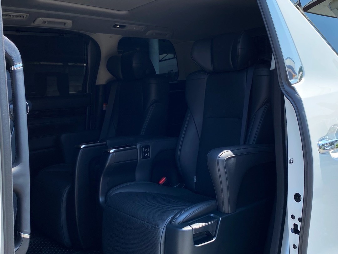 Toyota Alphard 2.5 SC Package ปี 2023 มือสอง วิ่งน้อย สภาพป้ายแดง ไมล์แท้เพียง 55,xxx กม.