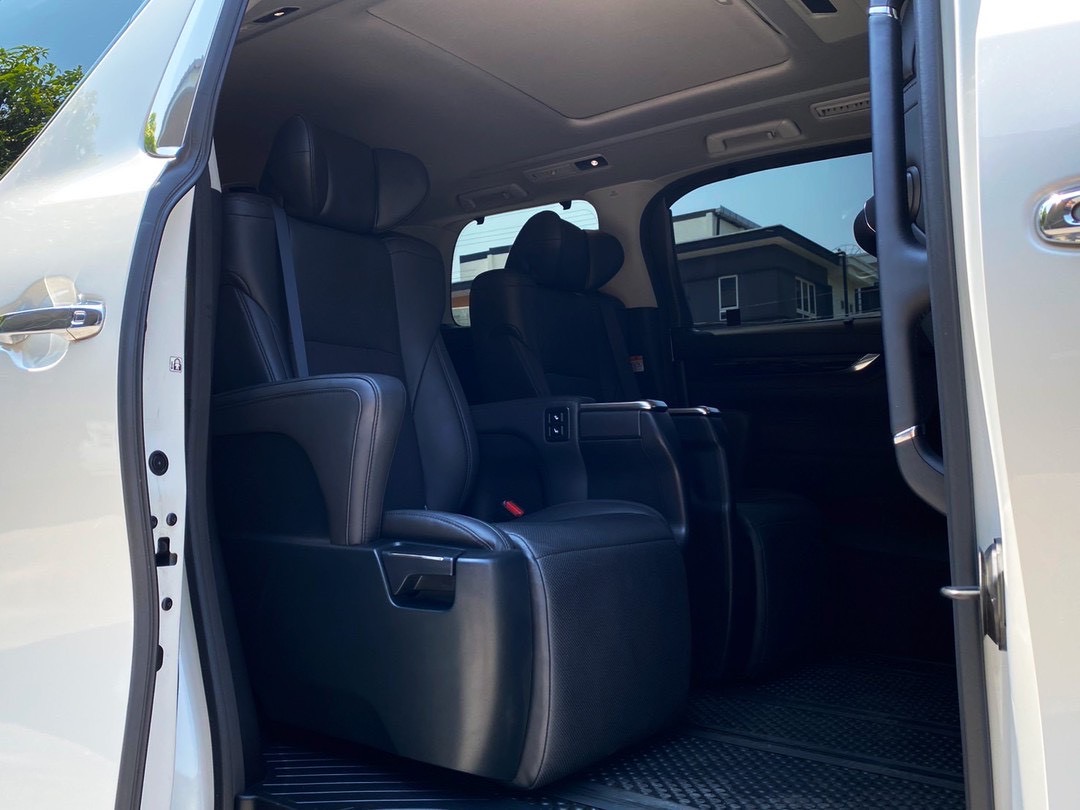 Toyota Alphard 2.5 SC Package ปี 2023 มือสอง วิ่งน้อย สภาพป้ายแดง ไมล์แท้เพียง 55,xxx กม.