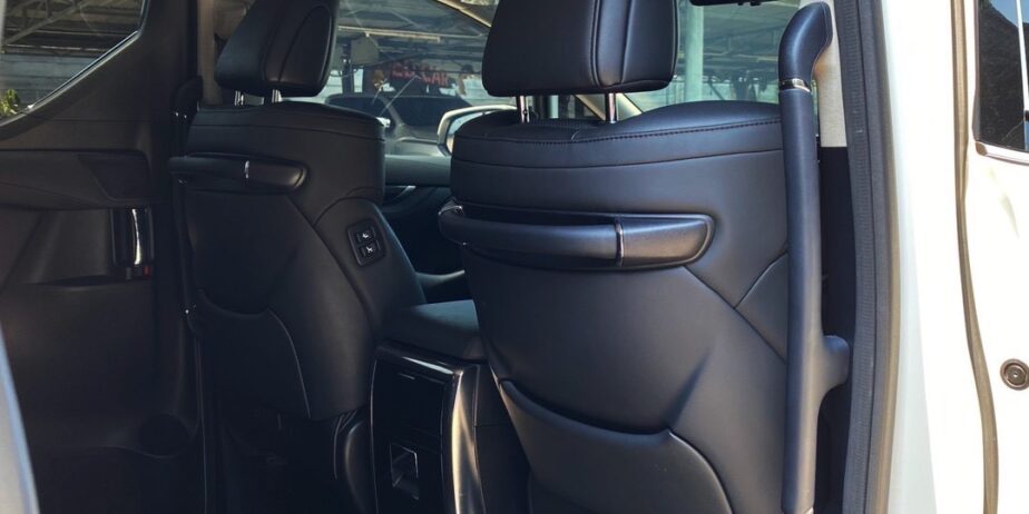 Toyota Alphard 2.5 SC Package ปี 2023 มือสอง วิ่งน้อย สภาพป้ายแดง ไมล์แท้เพียง 55,xxx กม.