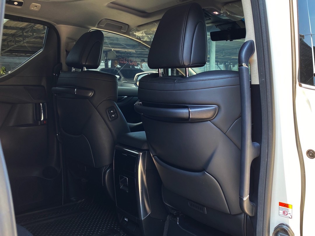 Toyota Alphard 2.5 SC Package ปี 2023 มือสอง วิ่งน้อย สภาพป้ายแดง ไมล์แท้เพียง 55,xxx กม.