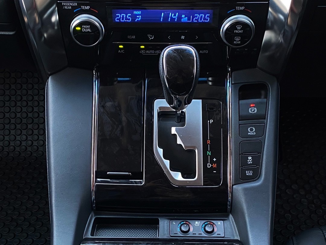 Toyota Alphard 2.5 SC Package ปี 2023 มือสอง วิ่งน้อย สภาพป้ายแดง ไมล์แท้เพียง 55,xxx กม.