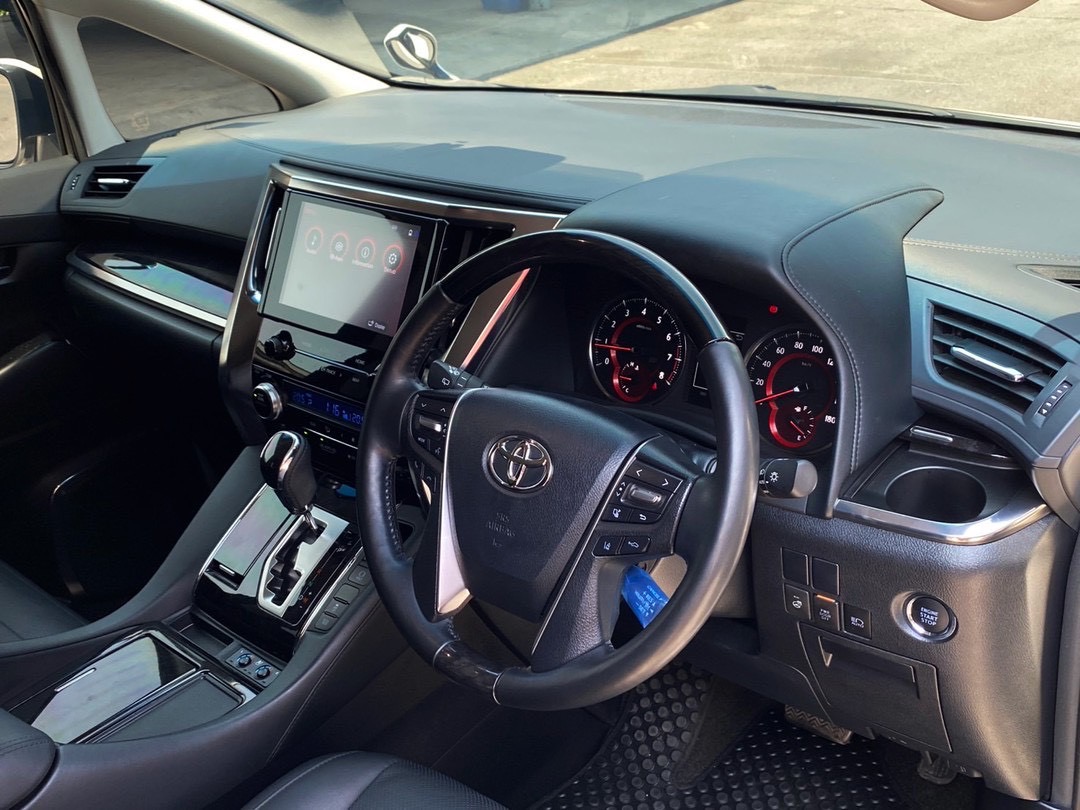 Toyota Alphard 2.5 SC Package ปี 2023 มือสอง วิ่งน้อย สภาพป้ายแดง ไมล์แท้เพียง 55,xxx กม.