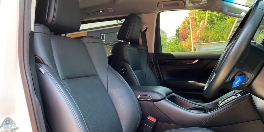 Toyota Alphard 2.5 SC Package ปี 2023 มือสอง วิ่งน้อย สภาพป้ายแดง ไมล์แท้เพียง 55,xxx กม.