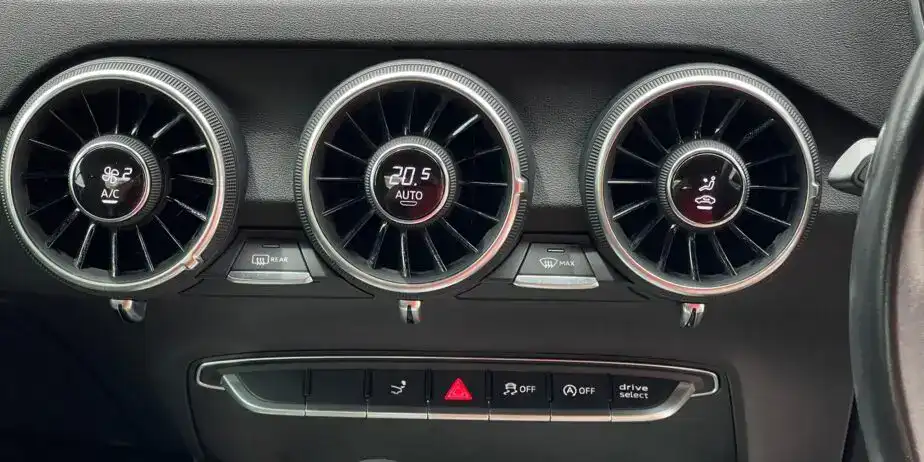 Audi TT 2.0 TFSI Quattro ปี 2016 รถสปอร์ตขับเคลื่อน 4 ล้อ สภาพสวย เลขไมล์น้อย