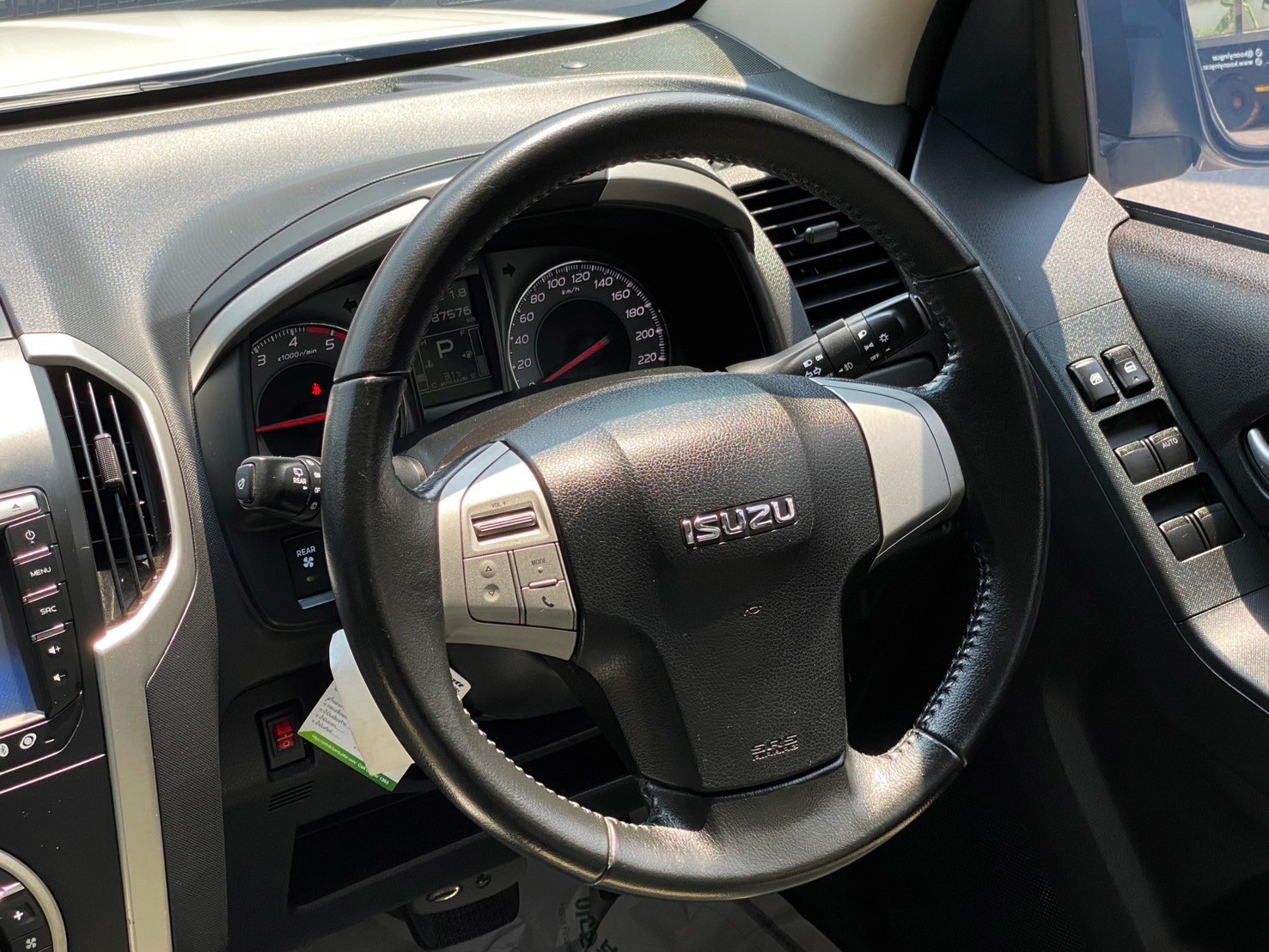 ISUZU MU-X 3.0 2WD DVD Navi ปี 2014 เลขไมล์ 187,xxx km.(UA)