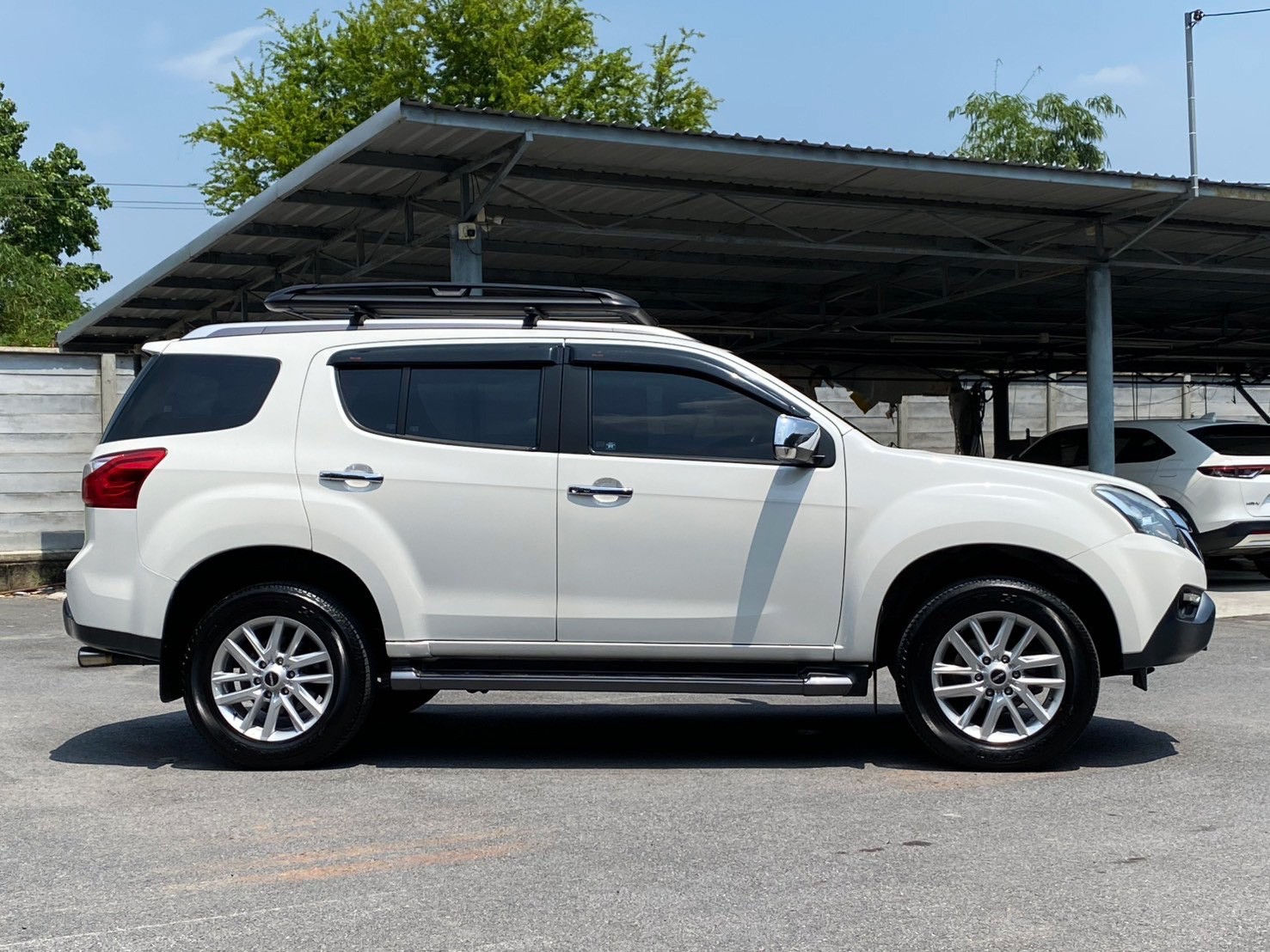 ISUZU MU-X 3.0 2WD DVD Navi ปี 2014 เลขไมล์ 187,xxx km.(UA)